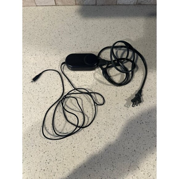 Genuine Samsung AA-E7 AC Adapter Charger 8.4V Power Supply for Camcorder Camera - Picture 1 of 2